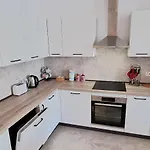 Apartamento Seaside Serenity 8 - Few Mins Walk To The By Quicktrips