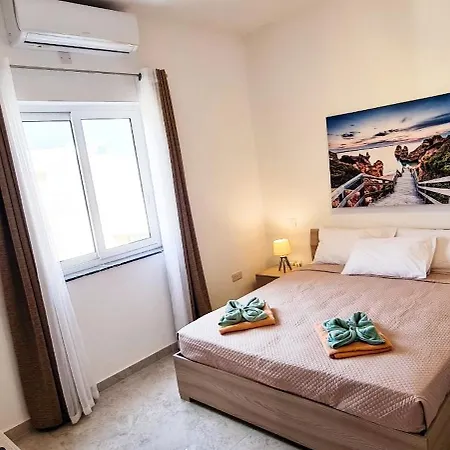 Seaside Serenity 8 - Few Mins Walk To The By Quicktrips *