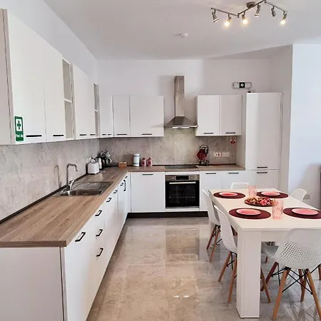 Apartamento Seaside Serenity 8 - Few Mins Walk To The By Quicktrips Mellieħa