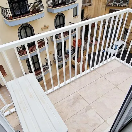 Seaside Serenity 8 - Few Mins Walk To The By Quicktrips Apartament Mellieħa
