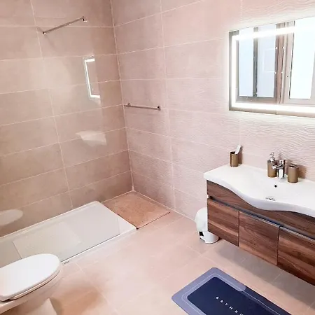 Seaside Serenity 8 - Few Mins Walk To The By Quicktrips * Mellieħa