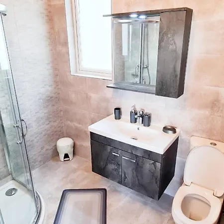 Seaside Serenity 8 - Few Mins Walk To The By Quicktrips Apartamento *