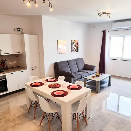 Seaside Serenity 8 - Few Mins Walk To The By Quicktrips Apartament Mellieħa