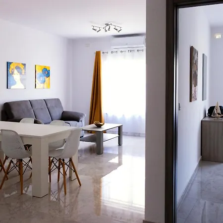 Apartment Seaside Serenity 8 - Few Mins Walk To The