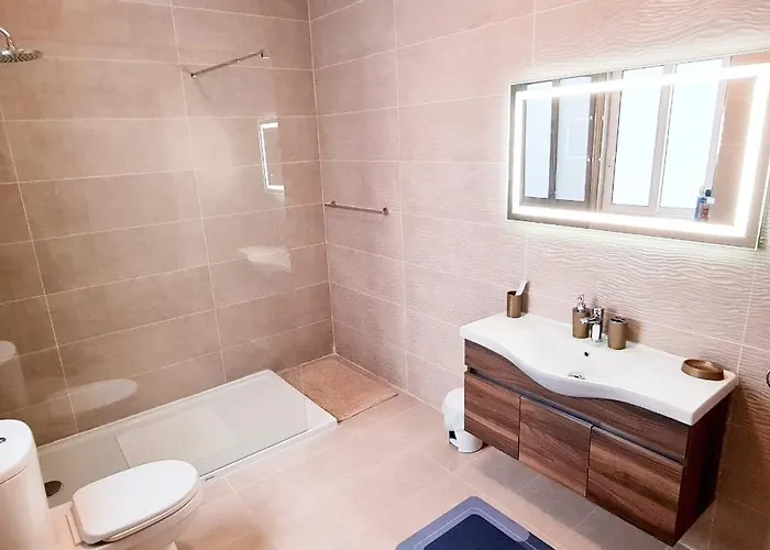 Seaside Serenity 8 - Few Mins Walk To The By Quicktrips Appartement Mellieħa