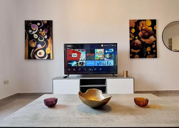 Seaside Serenity 8 - Few Mins Walk To The By Quicktrips 멜리에하