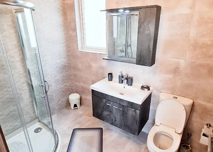 Seaside Serenity 8 - Few Mins Walk To The By Quicktrips 아파트 *